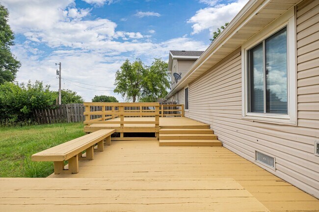 Building Photo - S1005-MF2