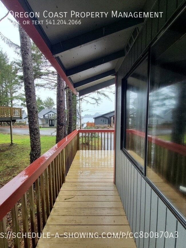 Building Photo - 835 Manzanita Ave