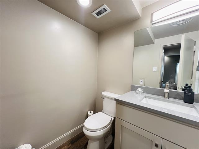 Building Photo - 6211 W Northwest Hwy