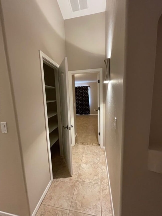 Building Photo - Available in JULY, Single story 3bd/ 2bath...