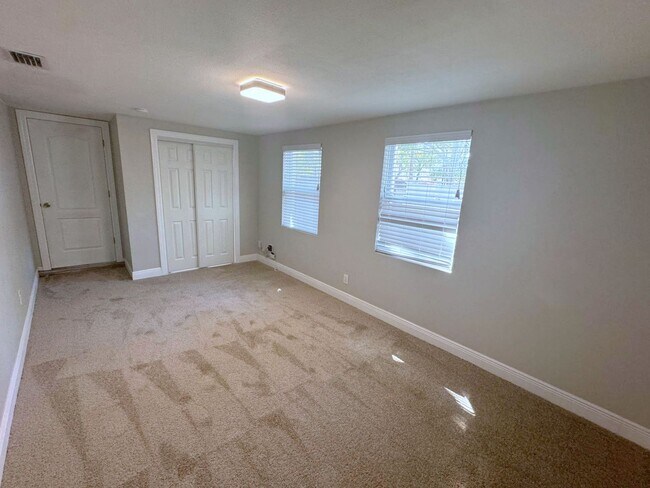 Building Photo - Spacious remodeled South Tampa 4BR/3BA hom...