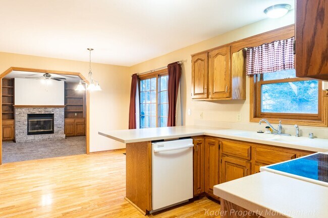 Building Photo - 731 Matts Dr