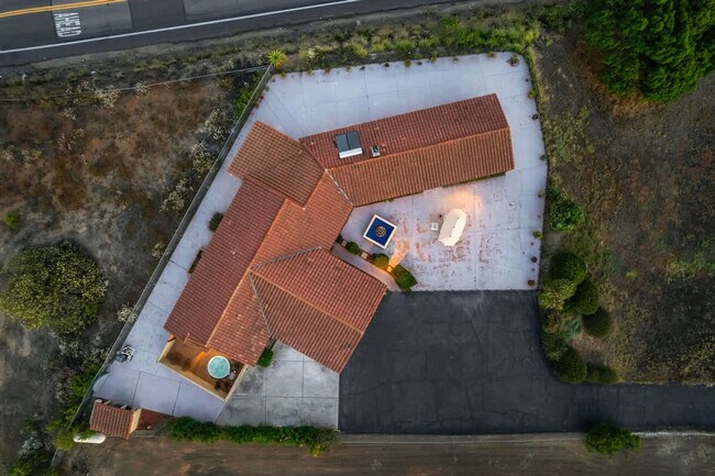 Building Photo - 14552 Skyline Truck Trail