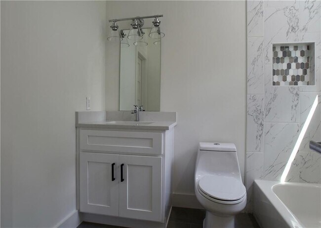 Building Photo - 705 Harris Ave