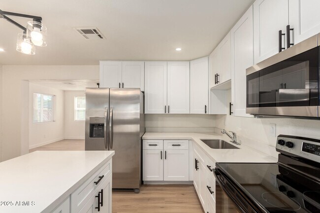 Building Photo - 4013 W Nancy Ln