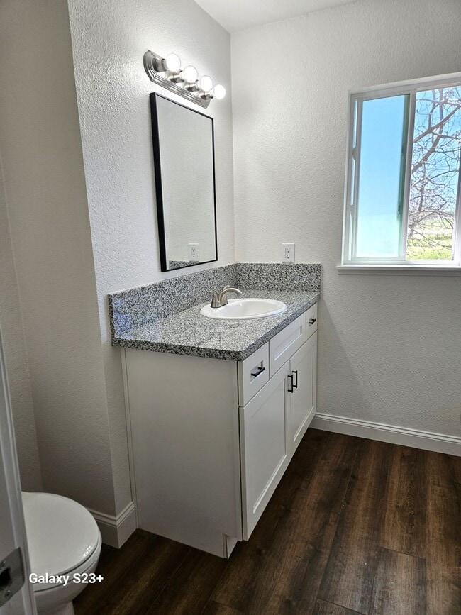 Building Photo - Newly Renovated Country Home