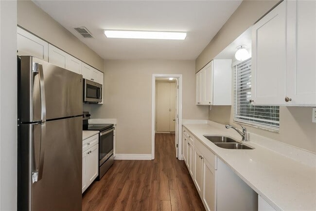 Building Photo - 601 Vining St