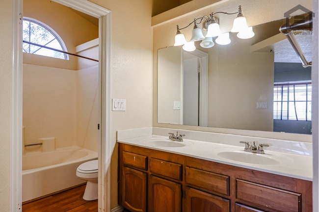 Building Photo - 3Bed/2Bath House at 59th Ave/Union Hills! Ready for Immediate Move-In!