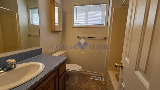 Building Photo - Cozy Nampa Home with Fenced Yard!