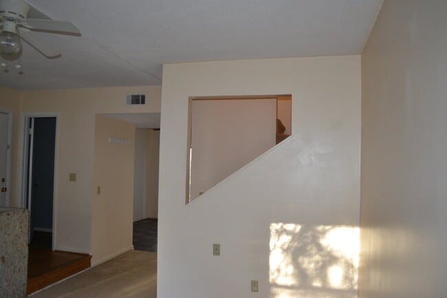 Building Photo - Home For Rent