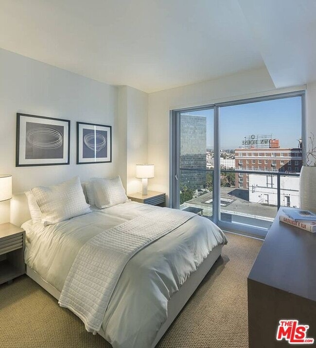 Building Photo - 3033 Wilshire Blvd