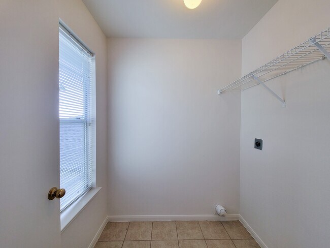 Building Photo - 11810 Rolling Stream Dr