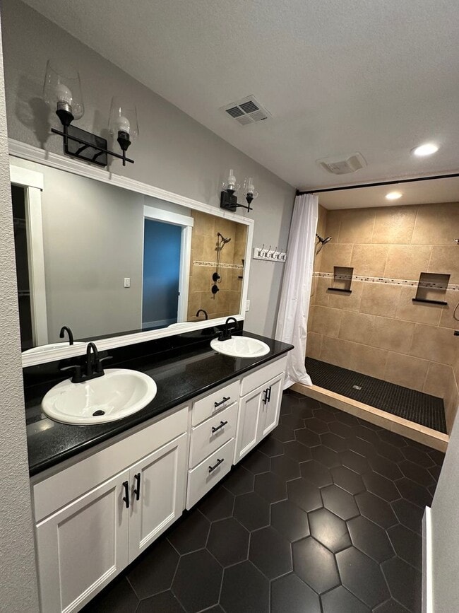 Building Photo - 1670 Westwind Cir