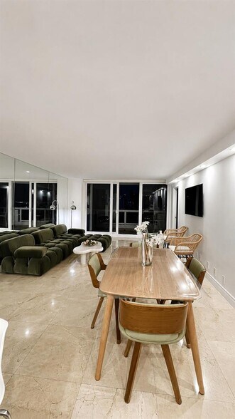 Building Photo - 1717 N Bayshore Dr