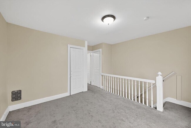 Building Photo - 652 Emerald St