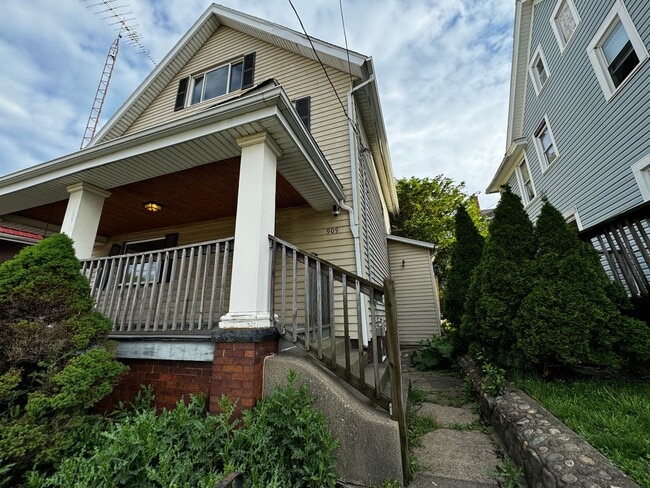 Building Photo - Charming 3 Bed, 1 Bath House for Rent in C...