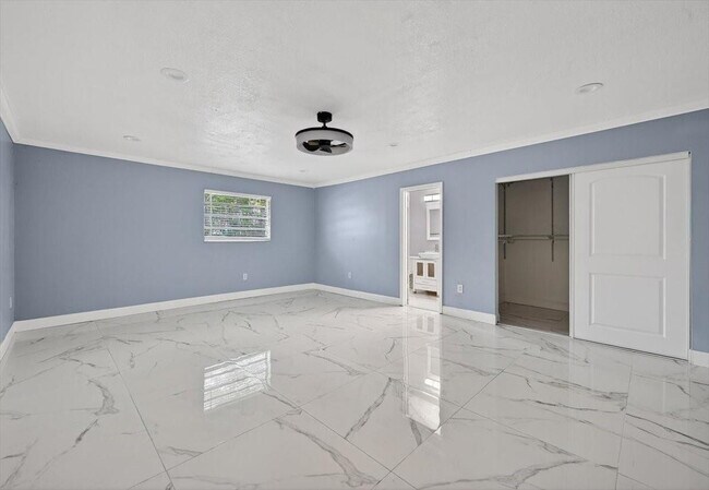 Building Photo - 15775 N Miami Ave