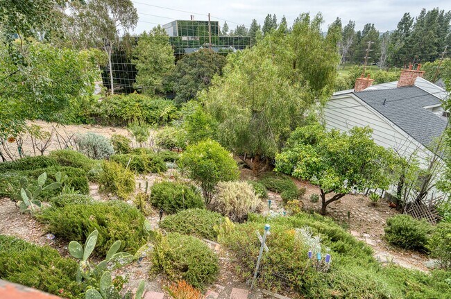 Building Photo - FALL IN LOVE with a Woodland Hills View