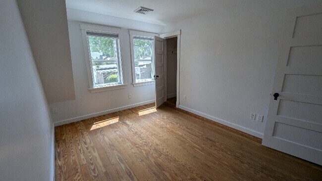 Building Photo - 581 Kearsarge Way