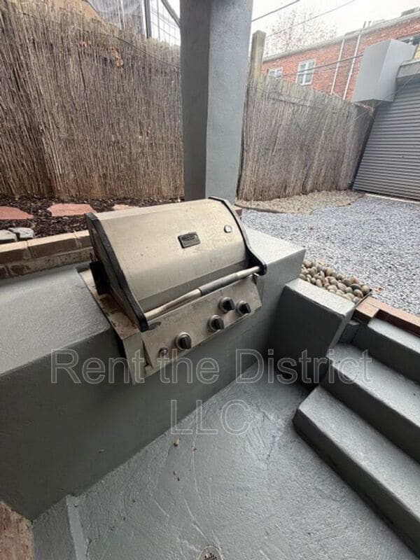 Building Photo - 1716 V St NW