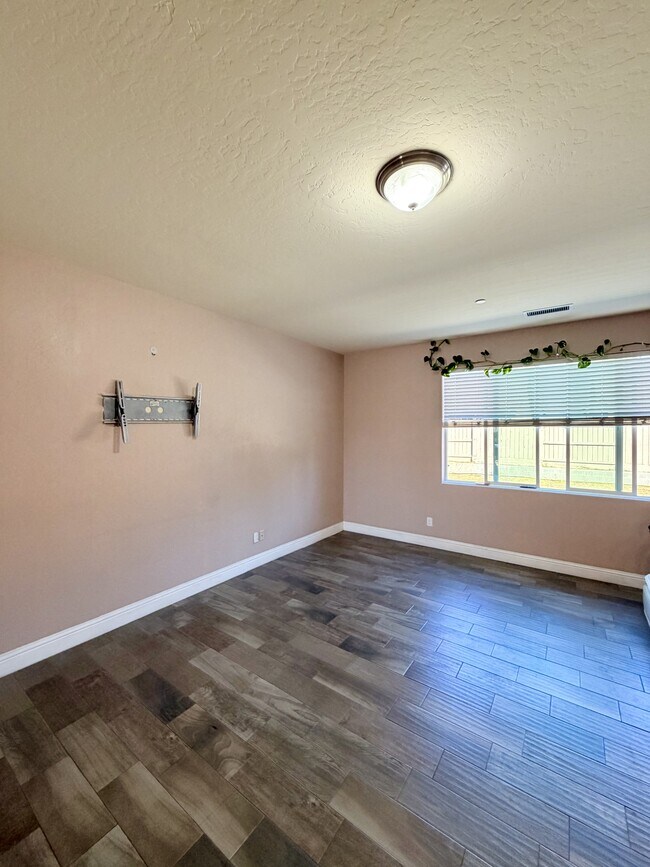 Building Photo - 1736 Berry St