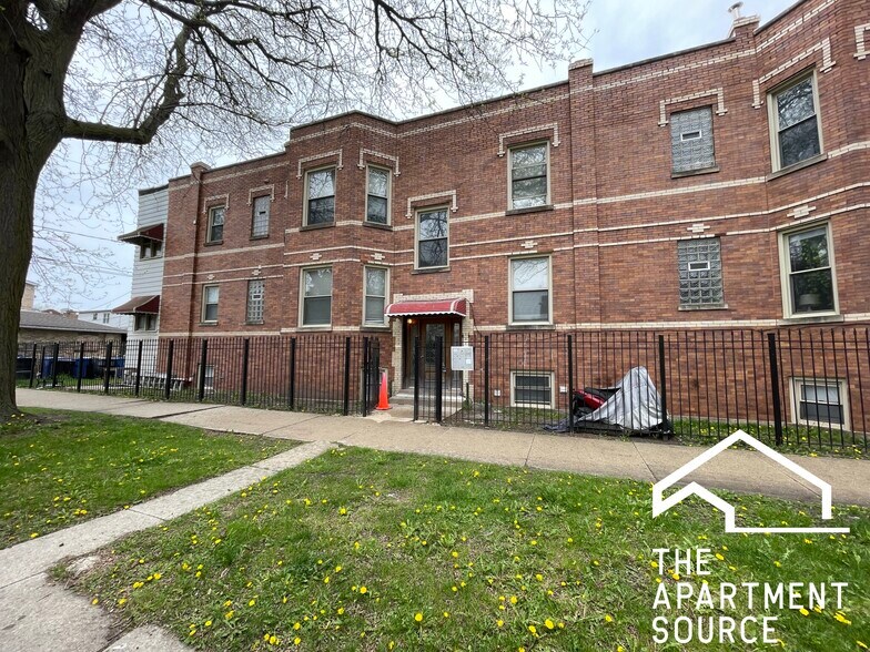 Building Photo - 2515 N Kilbourn Ave