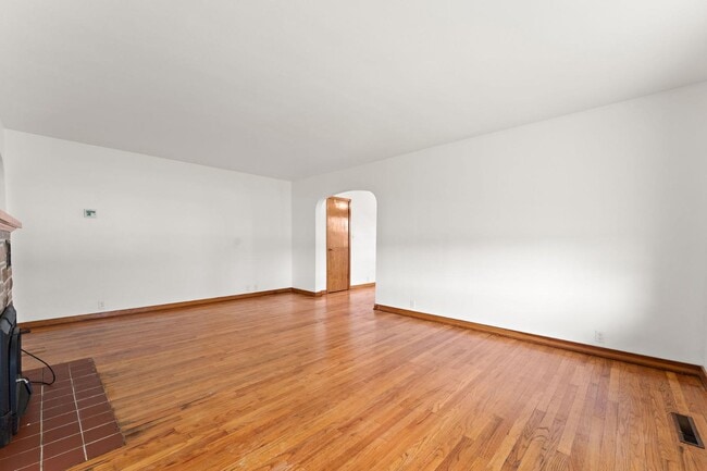 Building Photo - 251 E 600 N