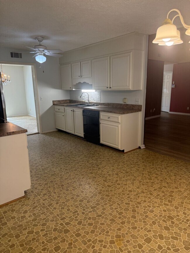 Building Photo - 706 Tibet Ave