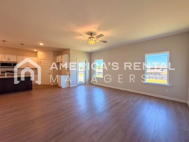 Building Photo - Modern Living in Havenridge!