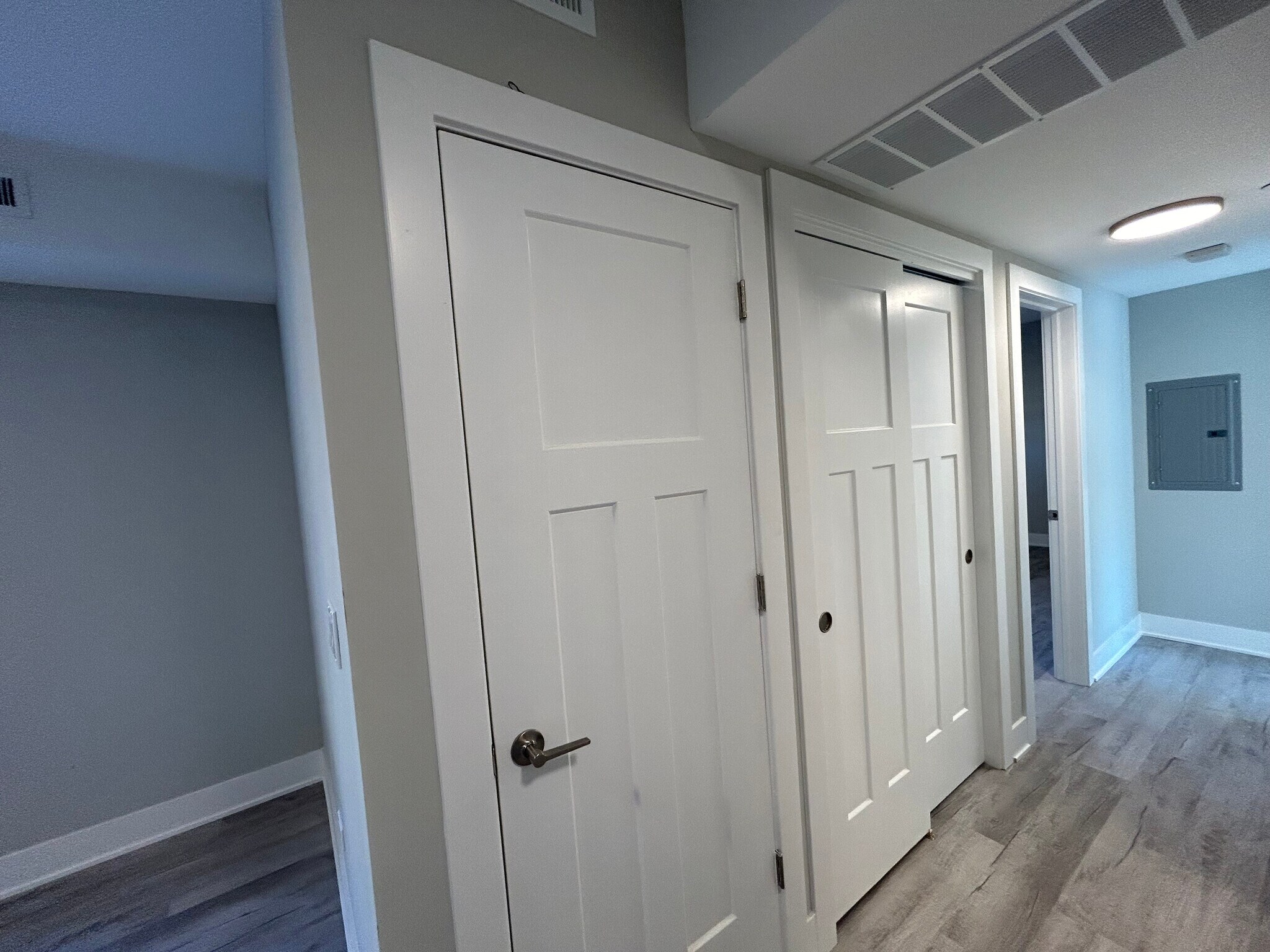 Building Photo - 1131 Oak Ave