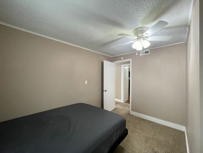 Building Photo - Cute 3 Bed 1 Bath McPherson Home in Good Neighborhood