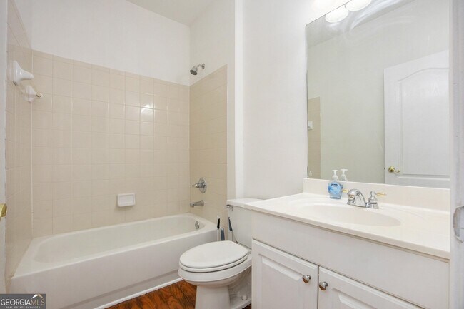 Building Photo - 3308 Sanborne Terrace
