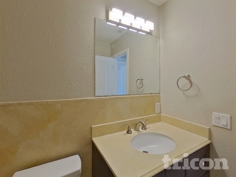 Building Photo - 2413 Park St N