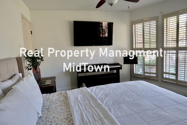 Building Photo - Charming Home Centrally Located in the DFW