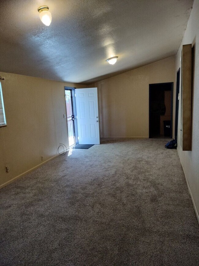 Building Photo - Charming 3BR House in Walnut Grove