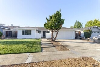 Building Photo - Newly Renovated 4-Bedroom 2.5-Bath South W...