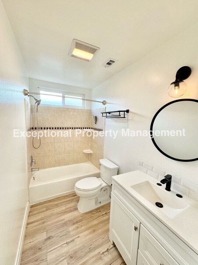 Building Photo - Ready to move in 3 bed 2 bath single story home