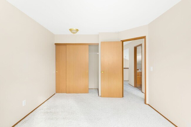 Building Photo - Beautiful and Bright 3 Bedroom Home in Klahanie