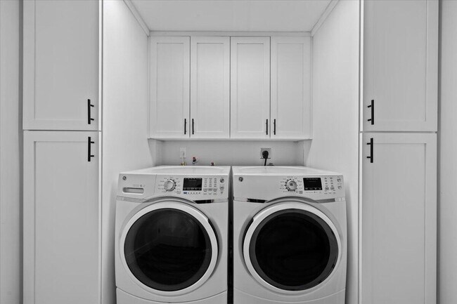 Building Photo - 201 S Seas Dr