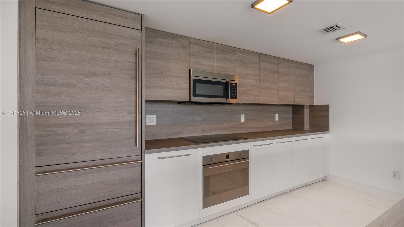 Building Photo - 400 Sunny Isles Blvd