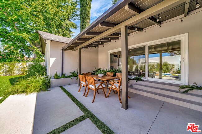 Building Photo - 19841 Henshaw St