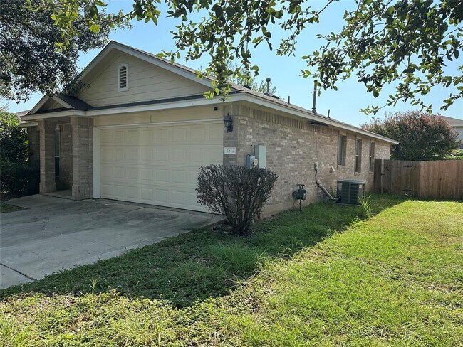 Building Photo - 1517 Darjeeling Dr