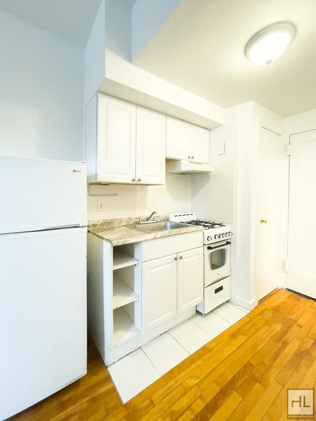 Building Photo - East 61 Street