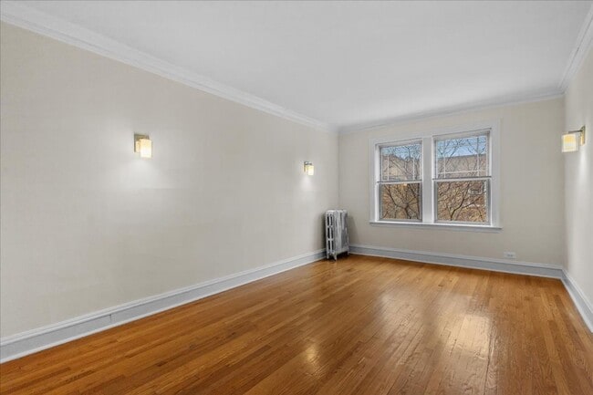 Building Photo - Large One Bedroom in Andersonville