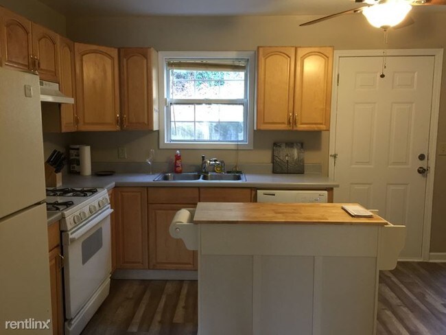 Building Photo - 2 br, 1.5 bath Condo - 162 Oxbo Rd