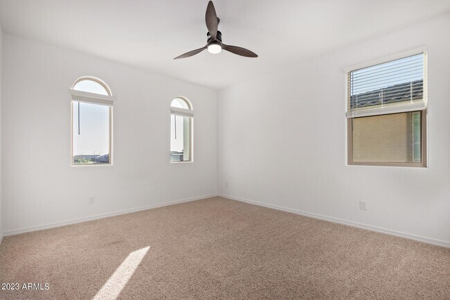 Building Photo - 14038 W Desert Hollow Dr