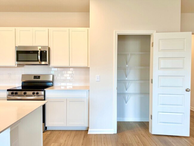 Building Photo - 913 Moray Ln