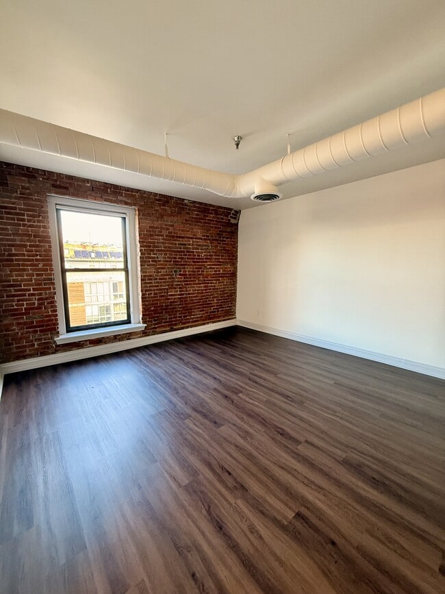 Building Photo - 509 Delaware St