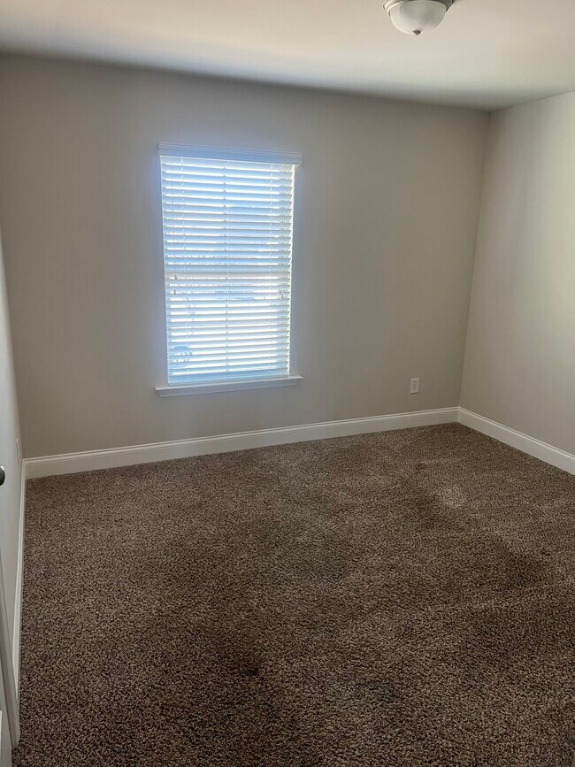 Building Photo - 8223 NW Stone Mill Dr