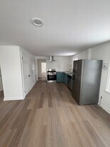 Building Photo - 608 Ridge Rd